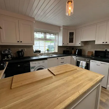 Rose House On Emmett *