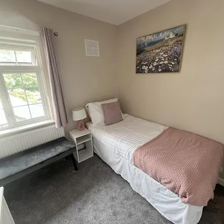 Rose House On Emmett *