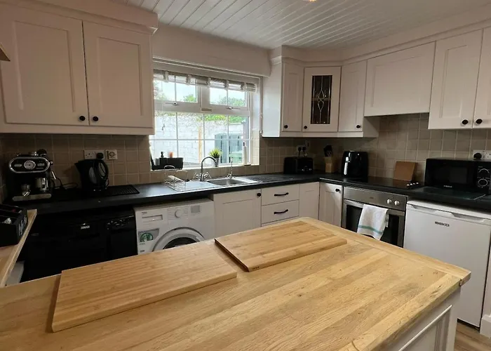 Rose House On Emmett *