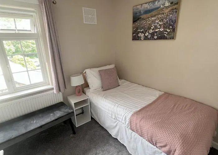 Rose House On Emmett *